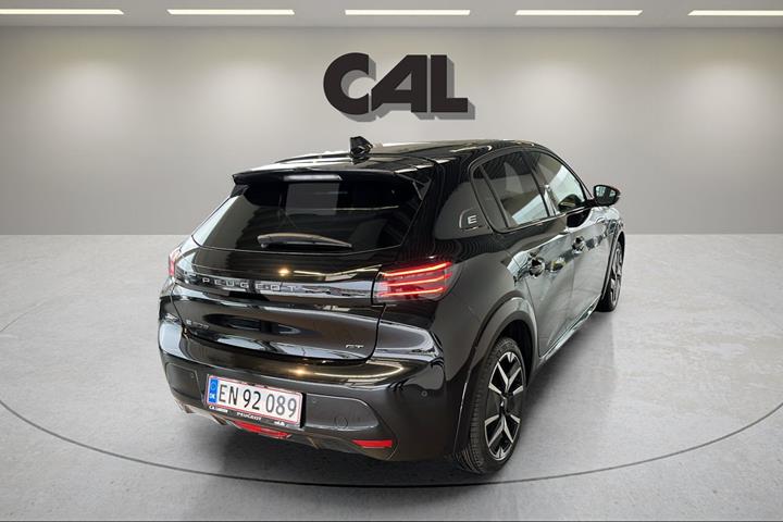Sort Peugeot e-208 fra 2026