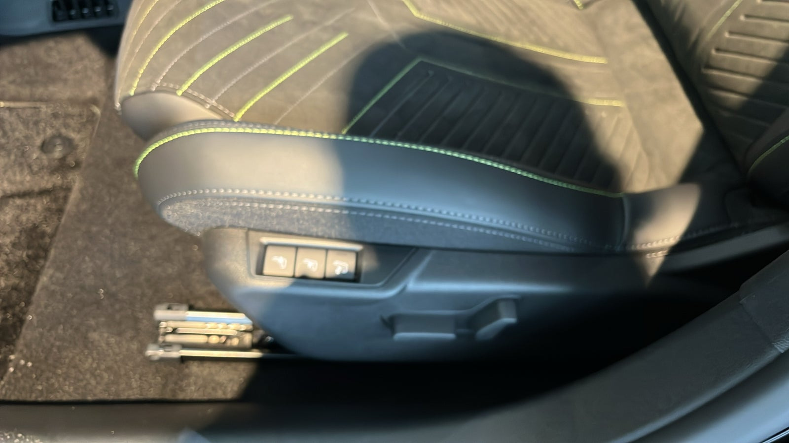 Sort Peugeot e-208 fra 2026