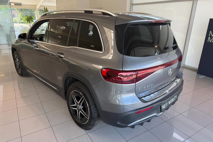 Grå Mercedes EQB250+ fra 2025