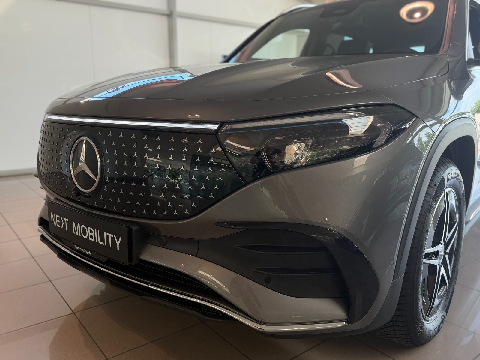 Grå Mercedes EQB250+ fra 2025