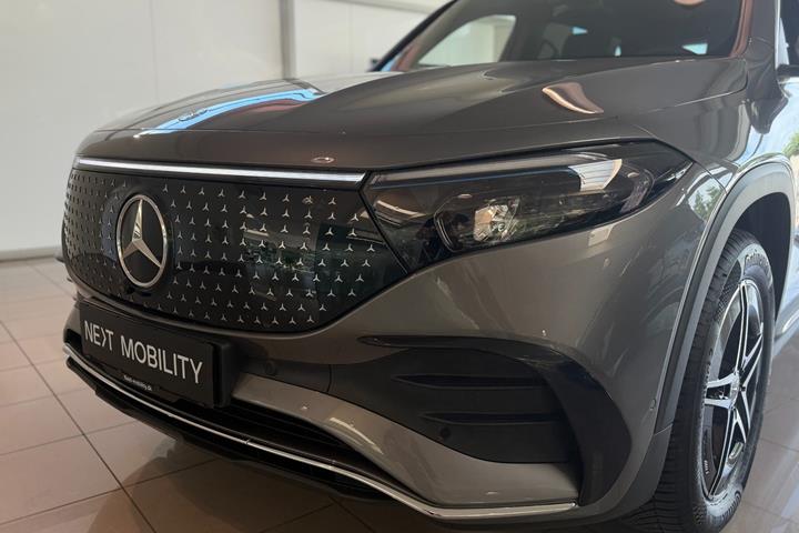 Grå Mercedes EQB250+ fra 2025