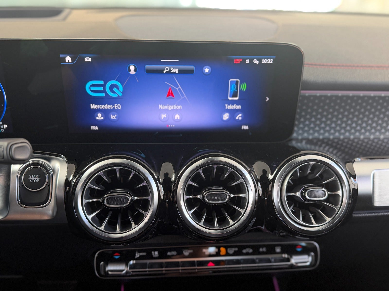 Grå Mercedes EQB250+ fra 2025