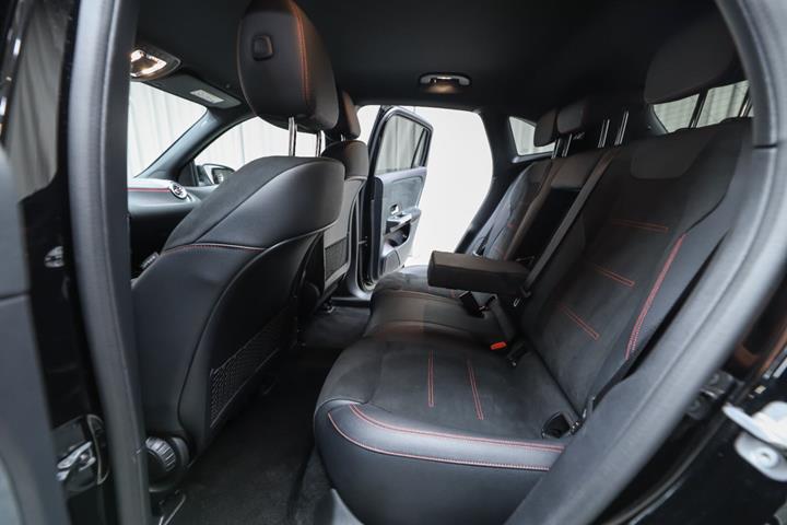 Sort Mercedes EQA250+ fra 2025