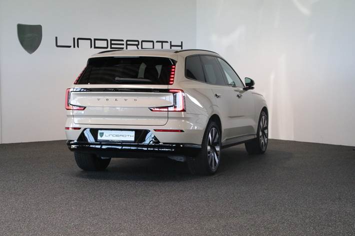 Beige Volvo EX90 fra 2025