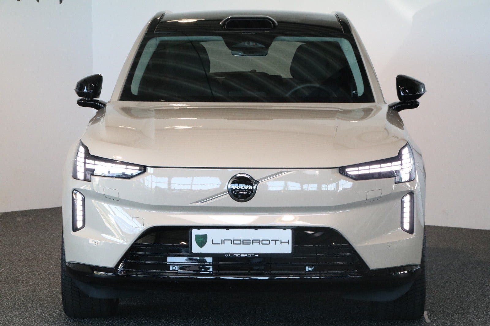 Beige Volvo EX90 fra 2025
