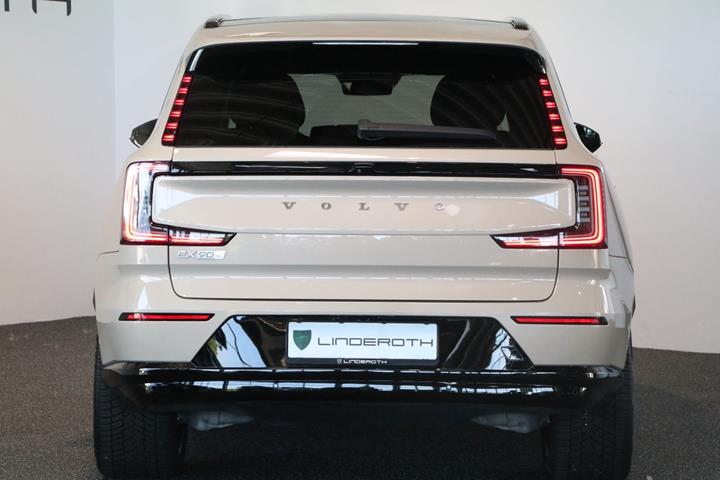 Beige Volvo EX90 fra 2025