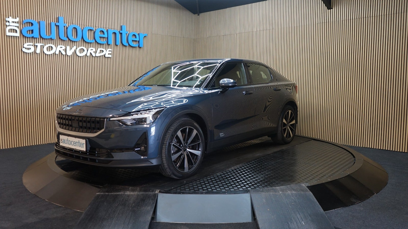 Blå Polestar 2 fra 2022