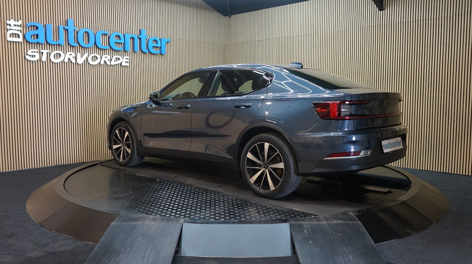Blå Polestar 2 fra 2022