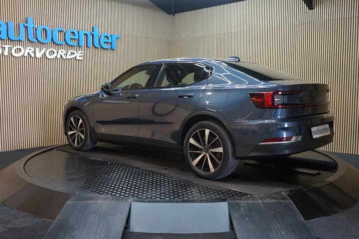 Blå Polestar 2 fra 2022