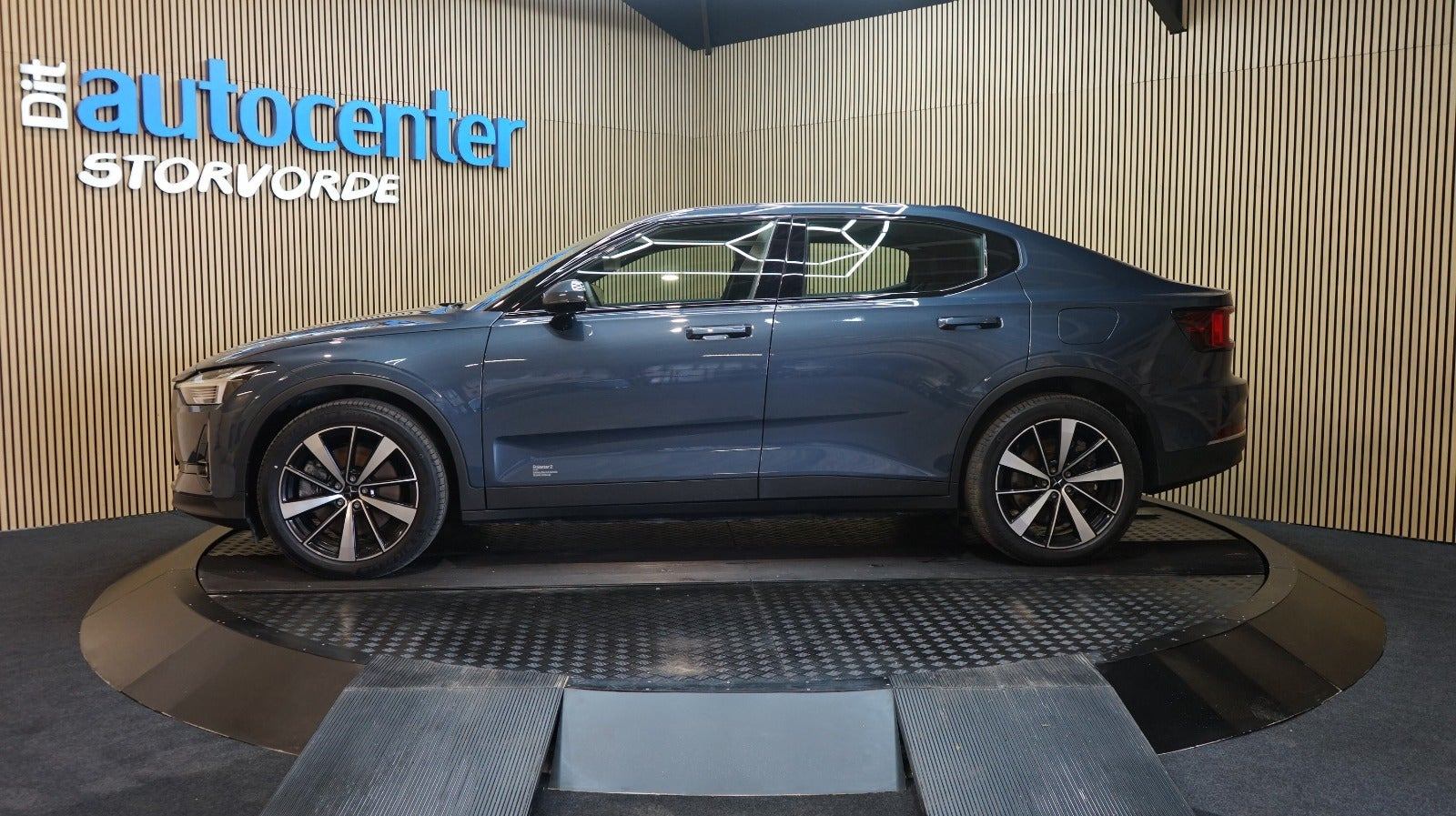 Blå Polestar 2 fra 2022