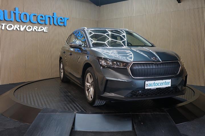 Grå Skoda Enyaq fra 2021 set udefra