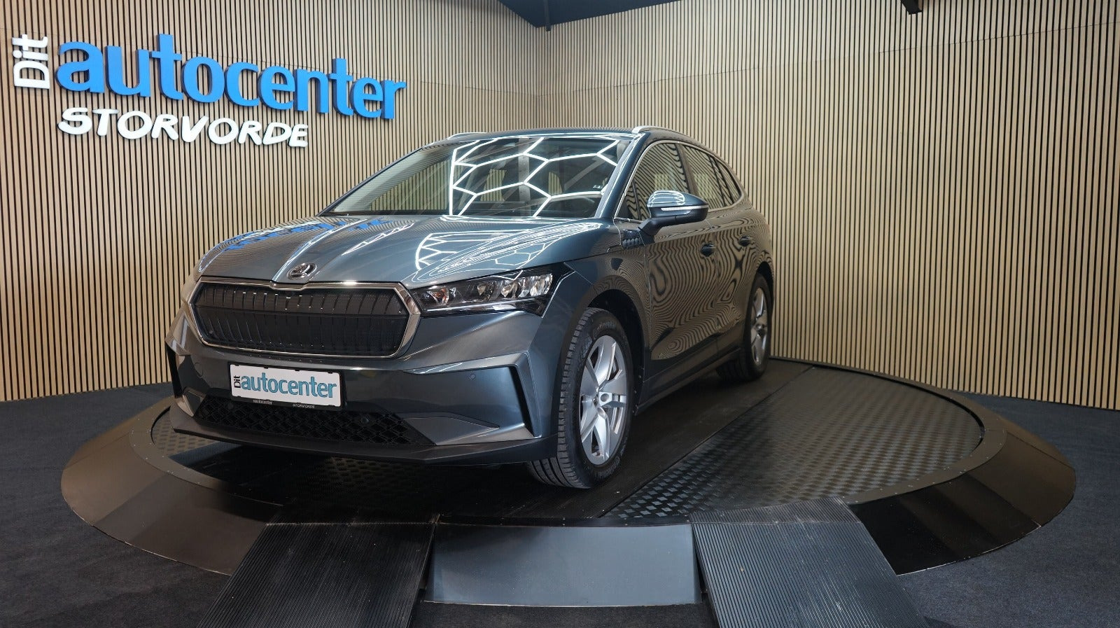 Grå Skoda Enyaq fra 2021