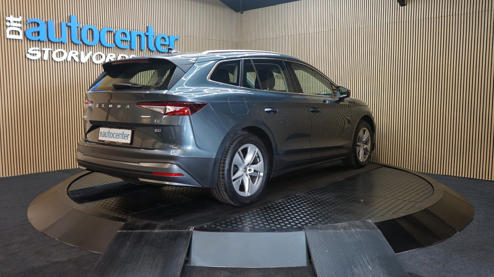Grå Skoda Enyaq fra 2021