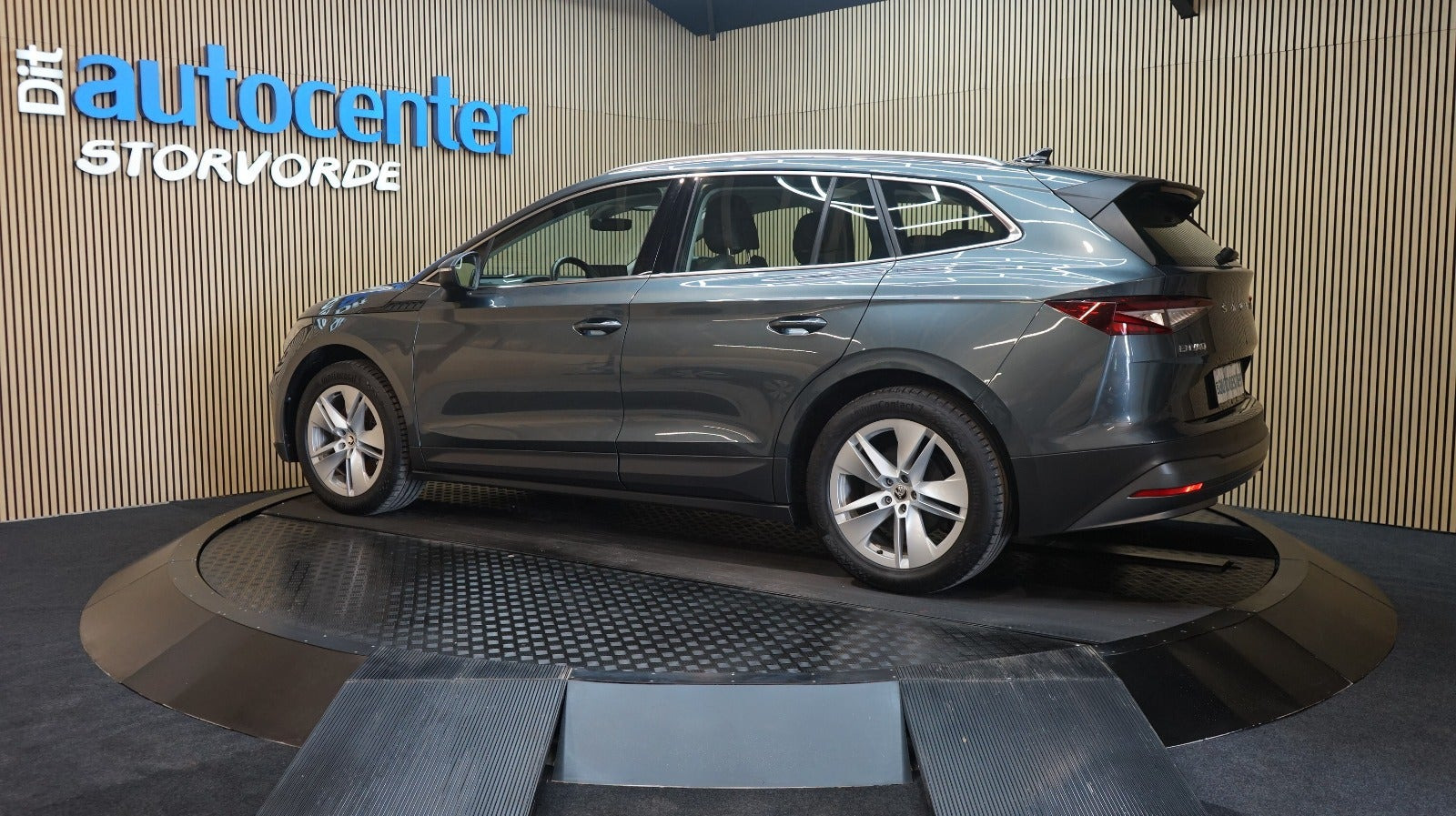 Grå Skoda Enyaq fra 2021