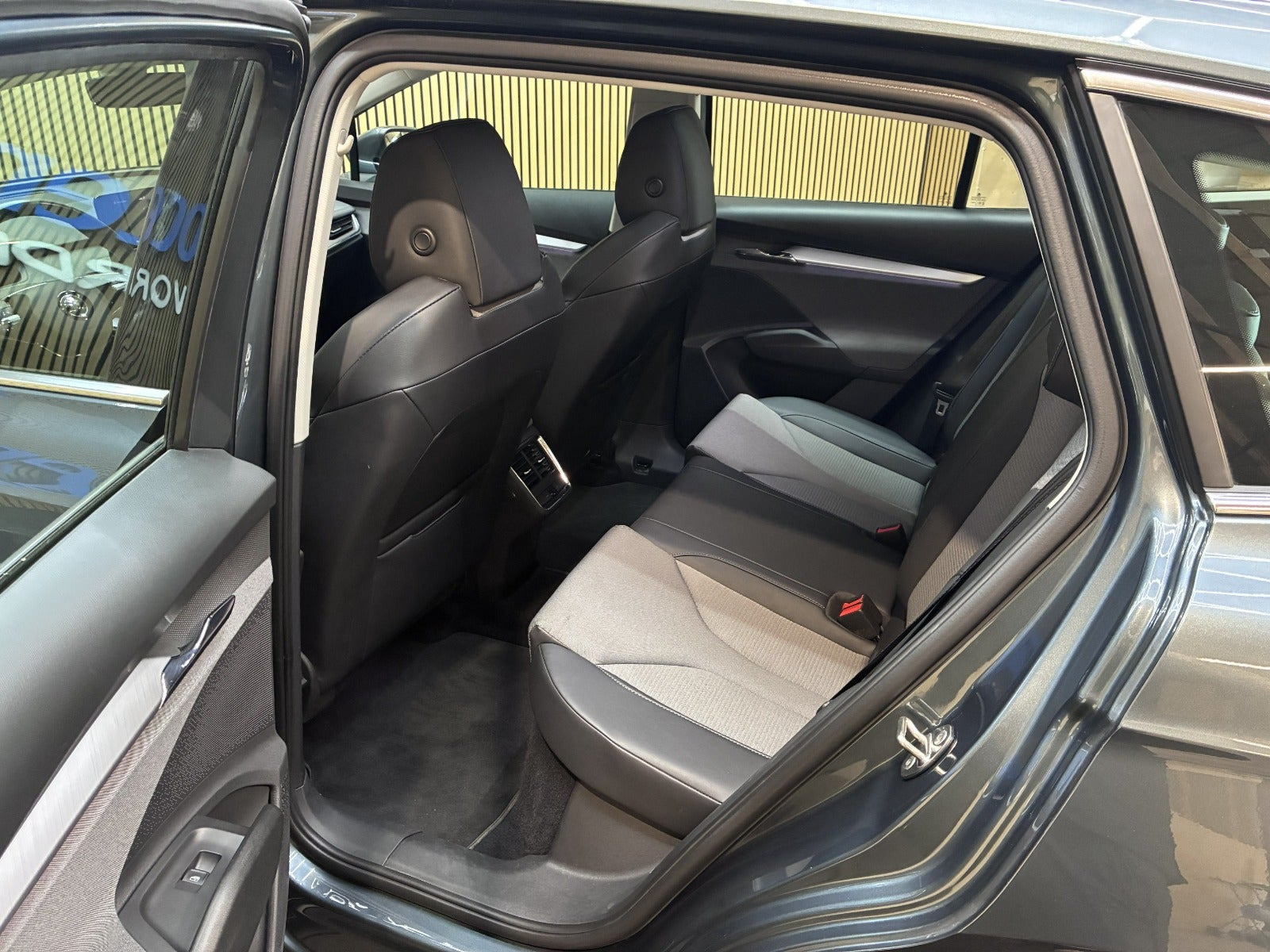 Grå Skoda Enyaq fra 2021