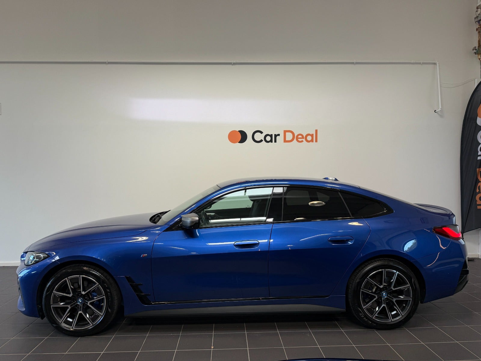 Blå BMW i4 fra 2023