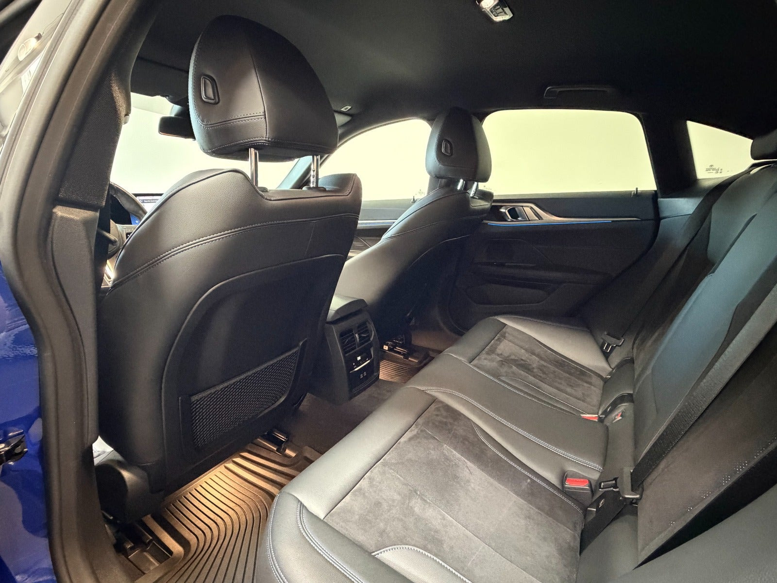 Blå BMW i4 fra 2023