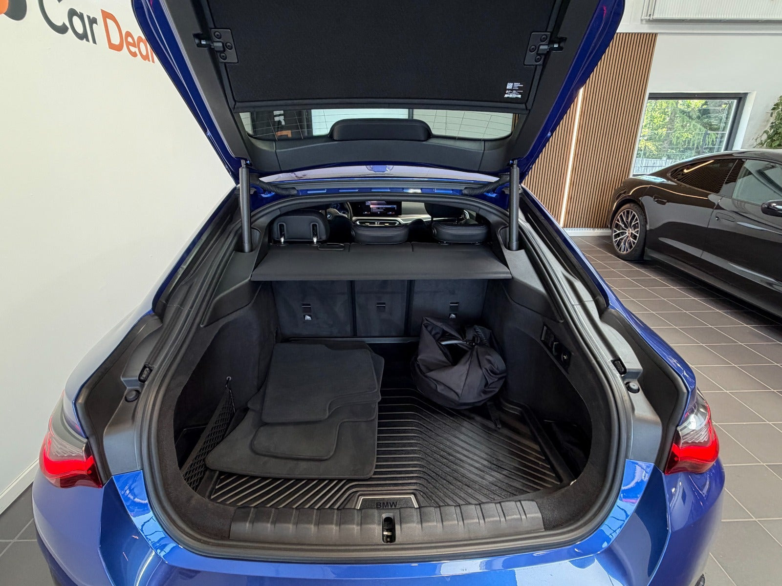 Blå BMW i4 fra 2023