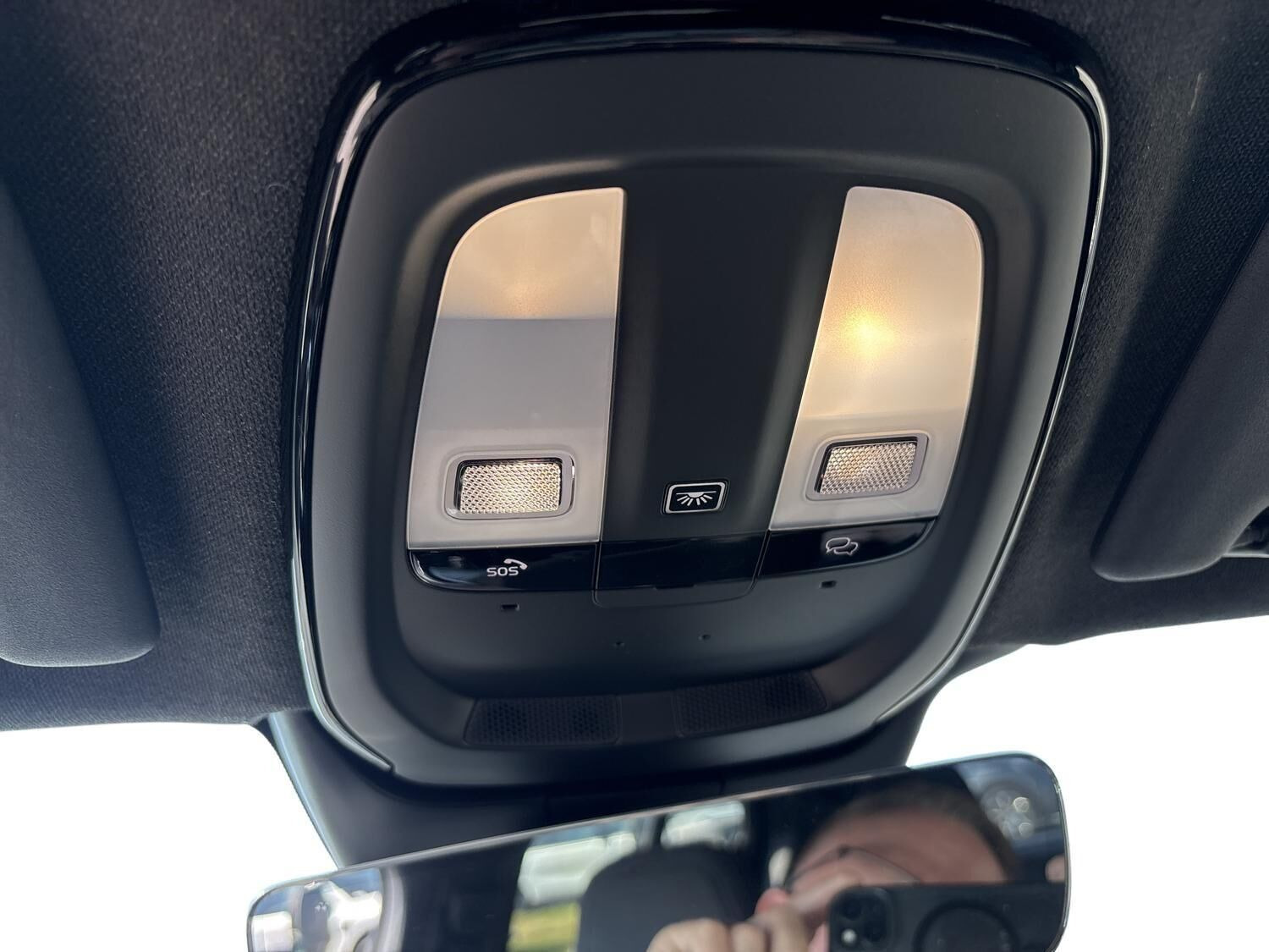 Grå Volvo EX40 fra 2024
