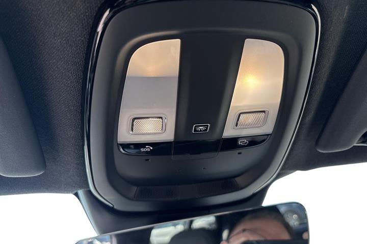 Grå Volvo EX40 fra 2024