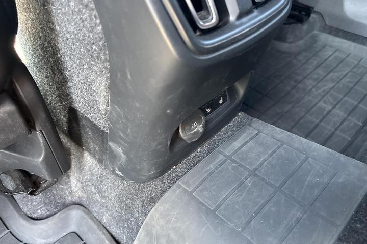 Grå Volvo EX40 fra 2024
