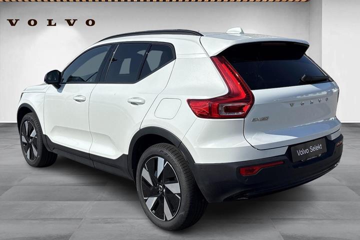 Hvid Volvo EX40 fra 2024