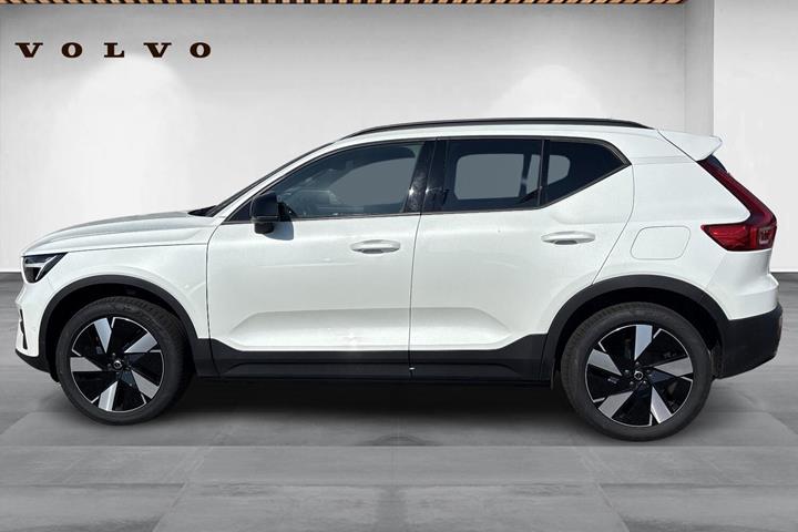 Hvid Volvo EX40 fra 2024