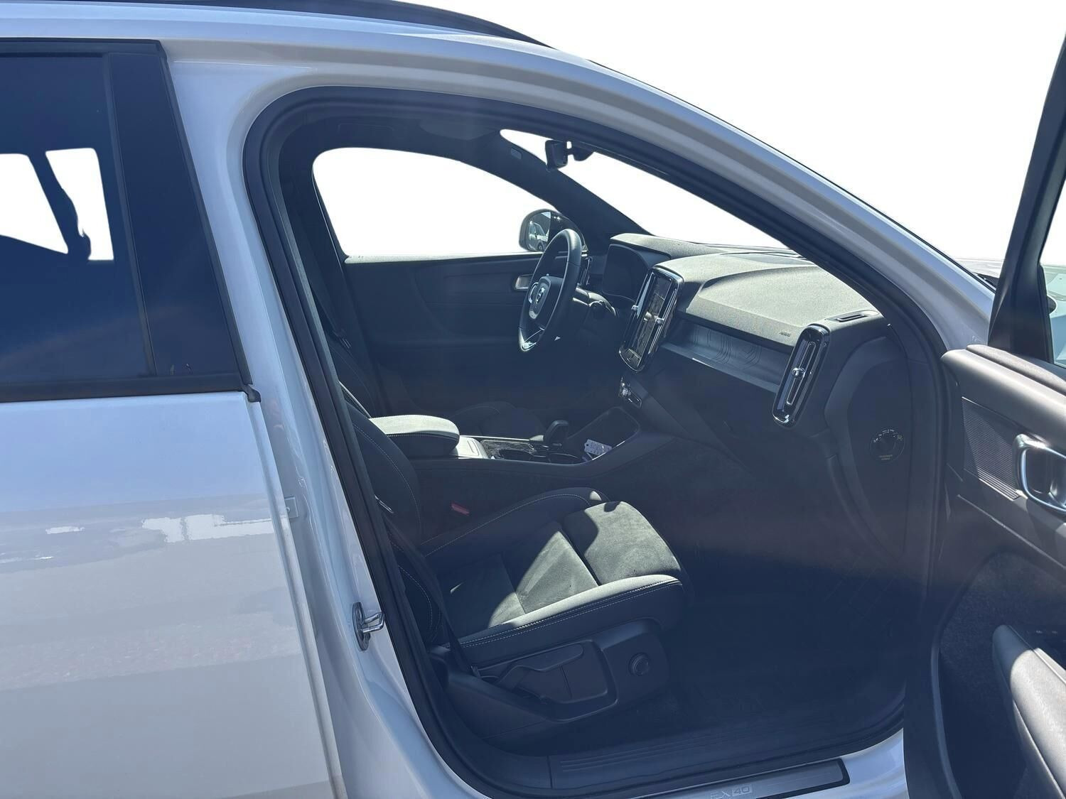 Hvid Volvo EX40 fra 2024