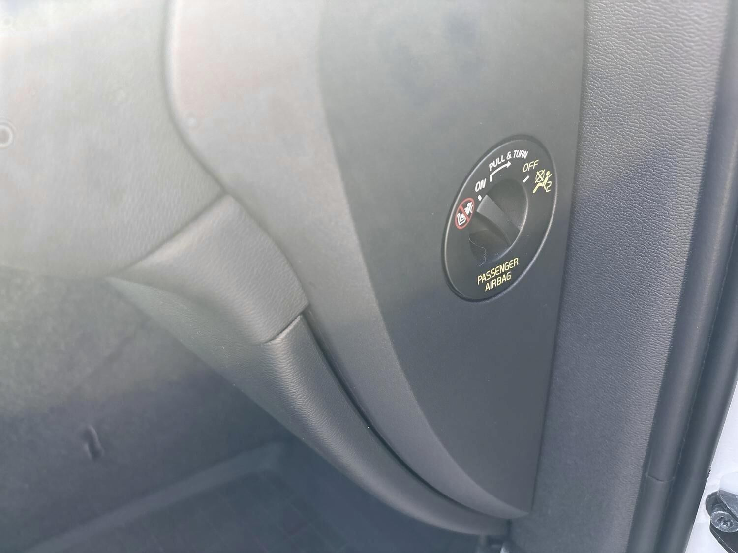 Hvid Volvo EX40 fra 2024