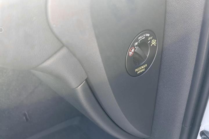 Hvid Volvo EX40 fra 2024