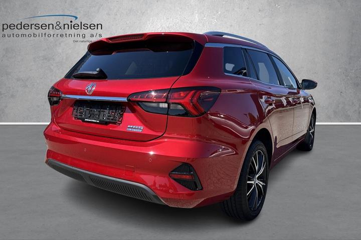 Rød MG MG5 Electric fra 2023 set udefra