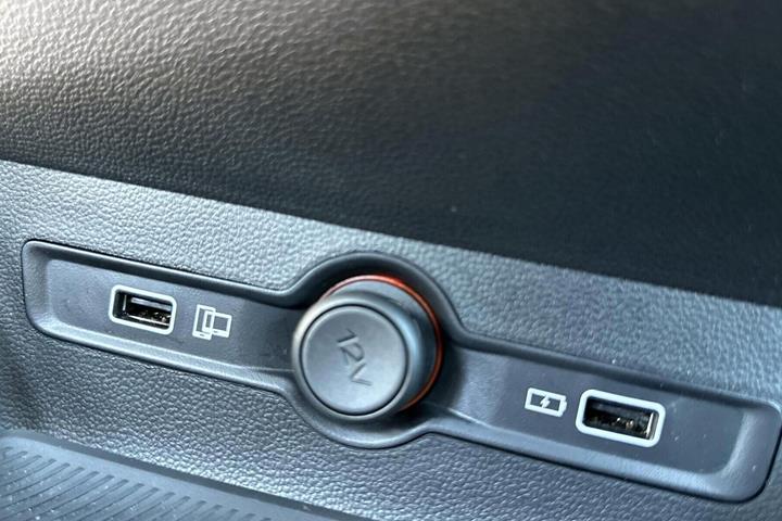 Rød MG MG5 Electric fra 2023