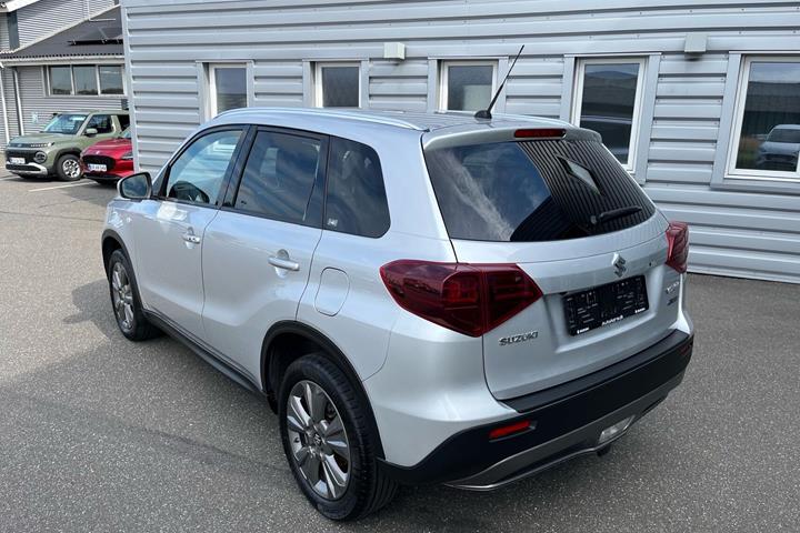 Sølv Suzuki Vitara fra 2022