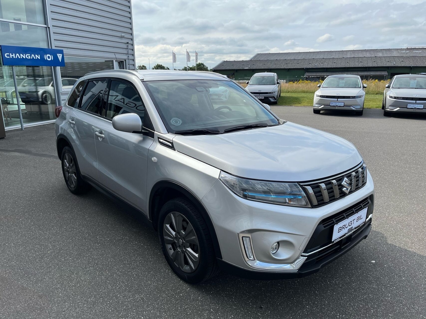 Sølv Suzuki Vitara fra 2022