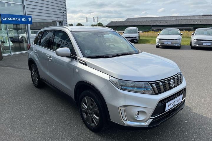 Sølv Suzuki Vitara fra 2022