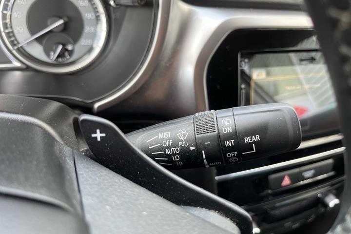 Sølv Suzuki Vitara fra 2022