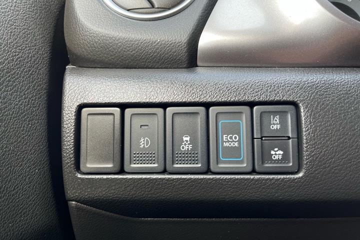 Sølv Suzuki Vitara fra 2022