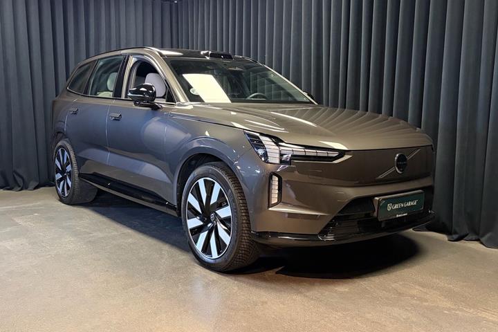 Grå Volvo EX90 fra 2025 set udefra
