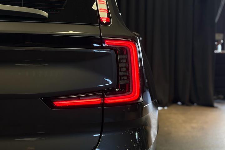 Grå Volvo EX90 fra 2025