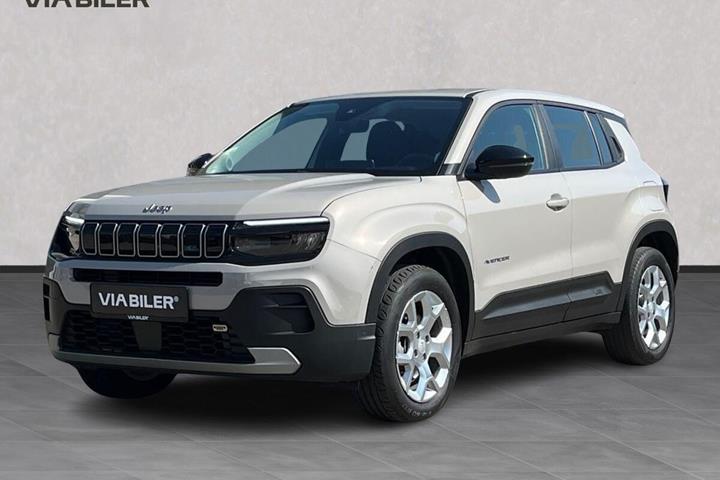 Beige Jeep Avenger fra 2023 set udefra