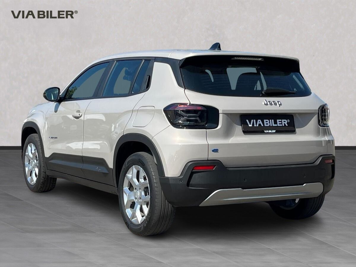 Beige Jeep Avenger fra 2023