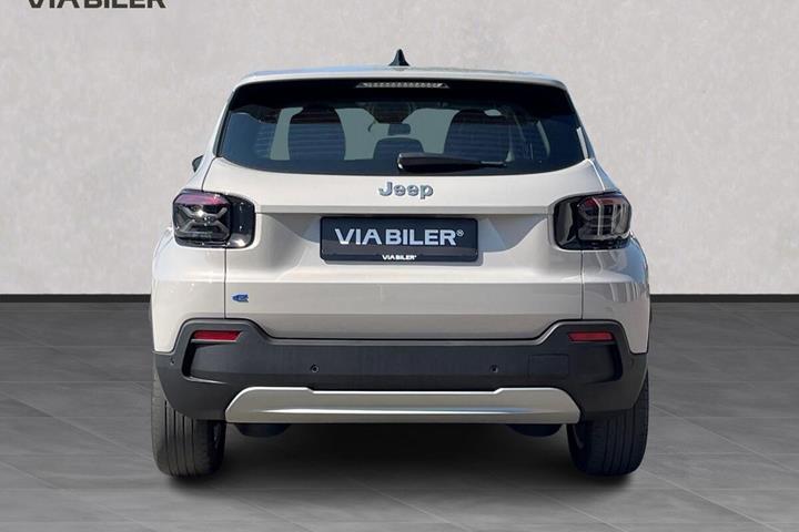 Beige Jeep Avenger fra 2023