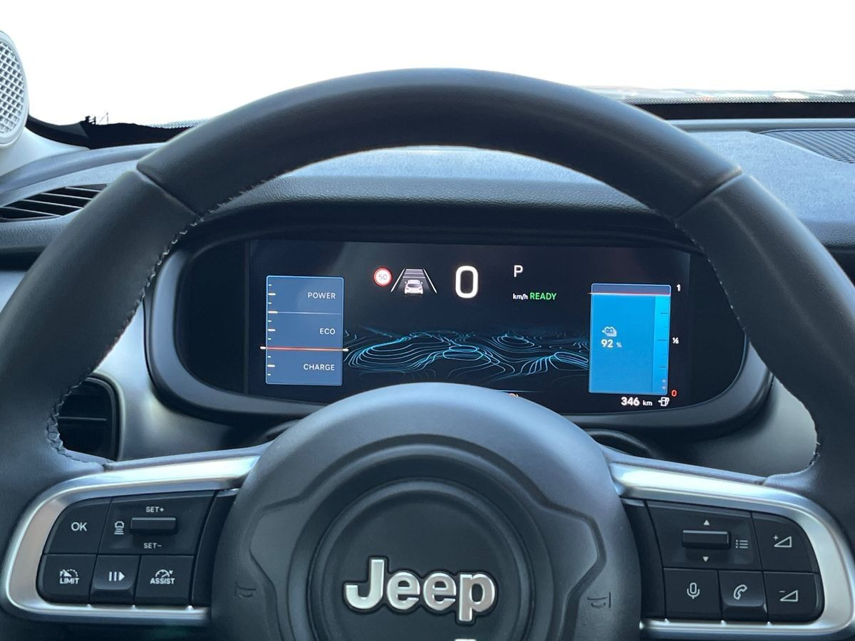 Beige Jeep Avenger fra 2023