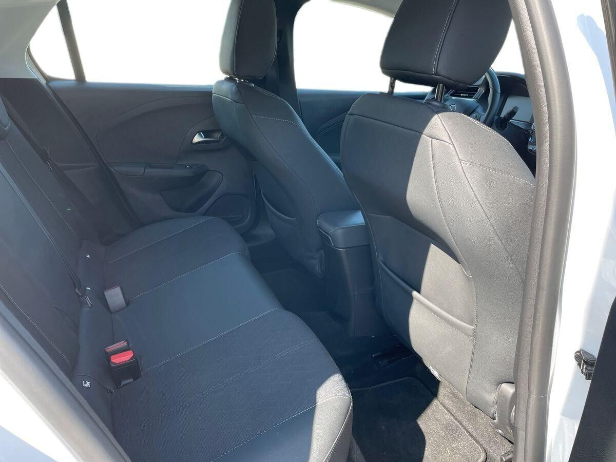 Hvid Opel Corsa-e fra 2023