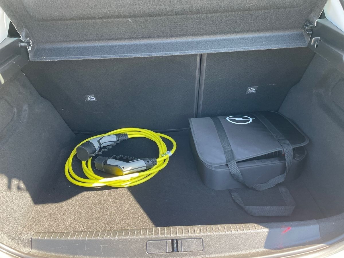 Hvid Opel Corsa-e fra 2023