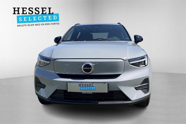 Grå Volvo XC40 fra 2024