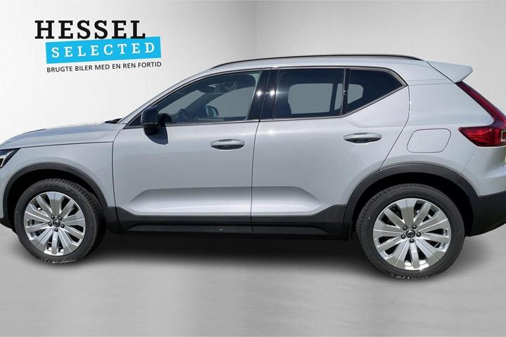 Grå Volvo XC40 fra 2024