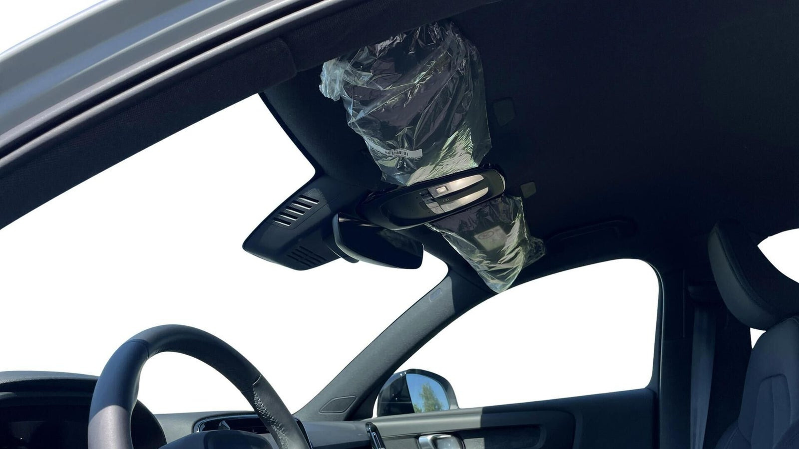 Grå Volvo XC40 fra 2024