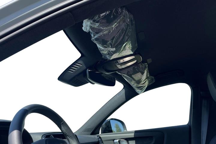 Grå Volvo XC40 fra 2024