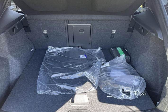 Grå Volvo XC40 fra 2024